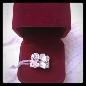 Beautiful flower Roxi ring